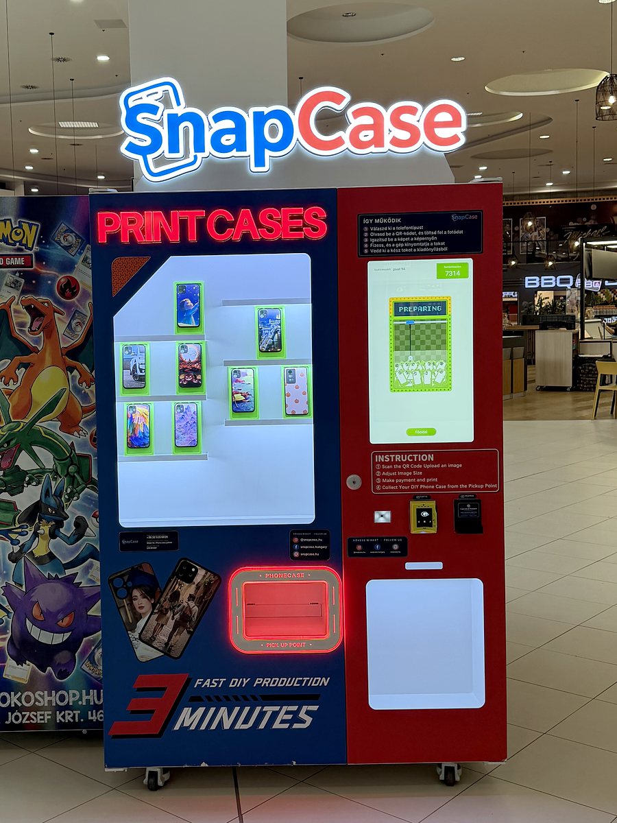 SnapCase automata a Pólus Centerben, a földszinten, a kupola alatt